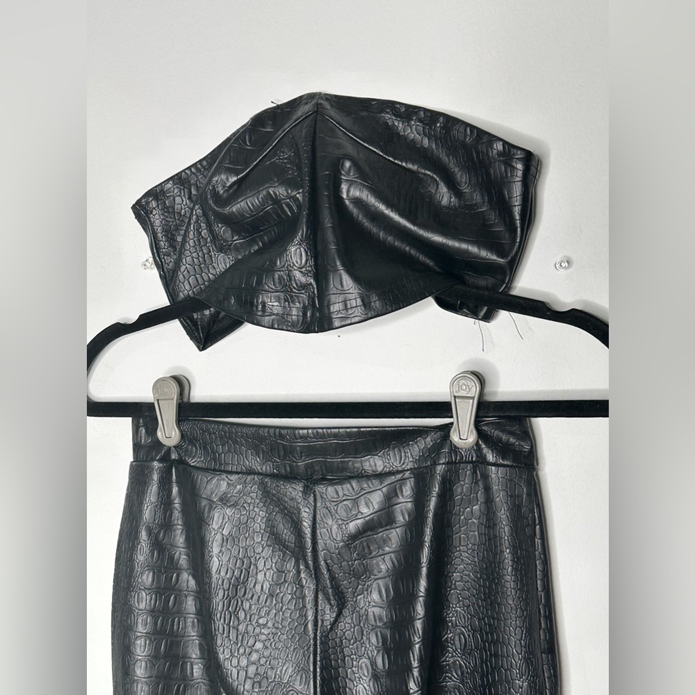 crocodile or snake black